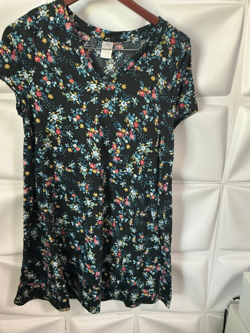 West Loop Black Multicolored Floral Short Sleeve T-Shirt Women's Size Medium